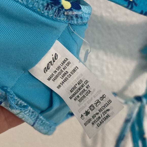 NWOT- Aerie blue floral flutter sleeve swim top- Size XS - Picture 6 of 7